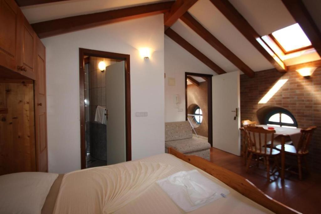 Lovely Studio Apartments Mali Raj Vrsar Eksteriør bilde